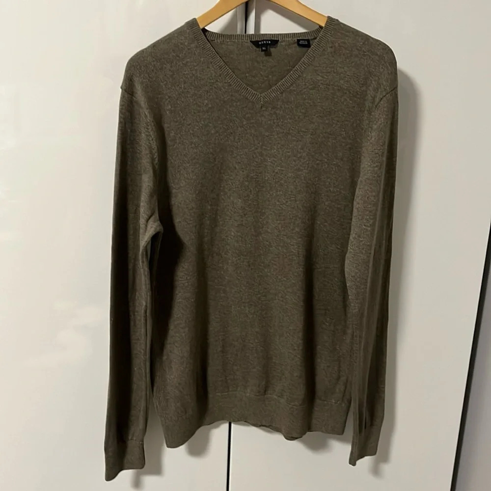 GUESS Men’s V-Neck Sweater Cotton, Size XL